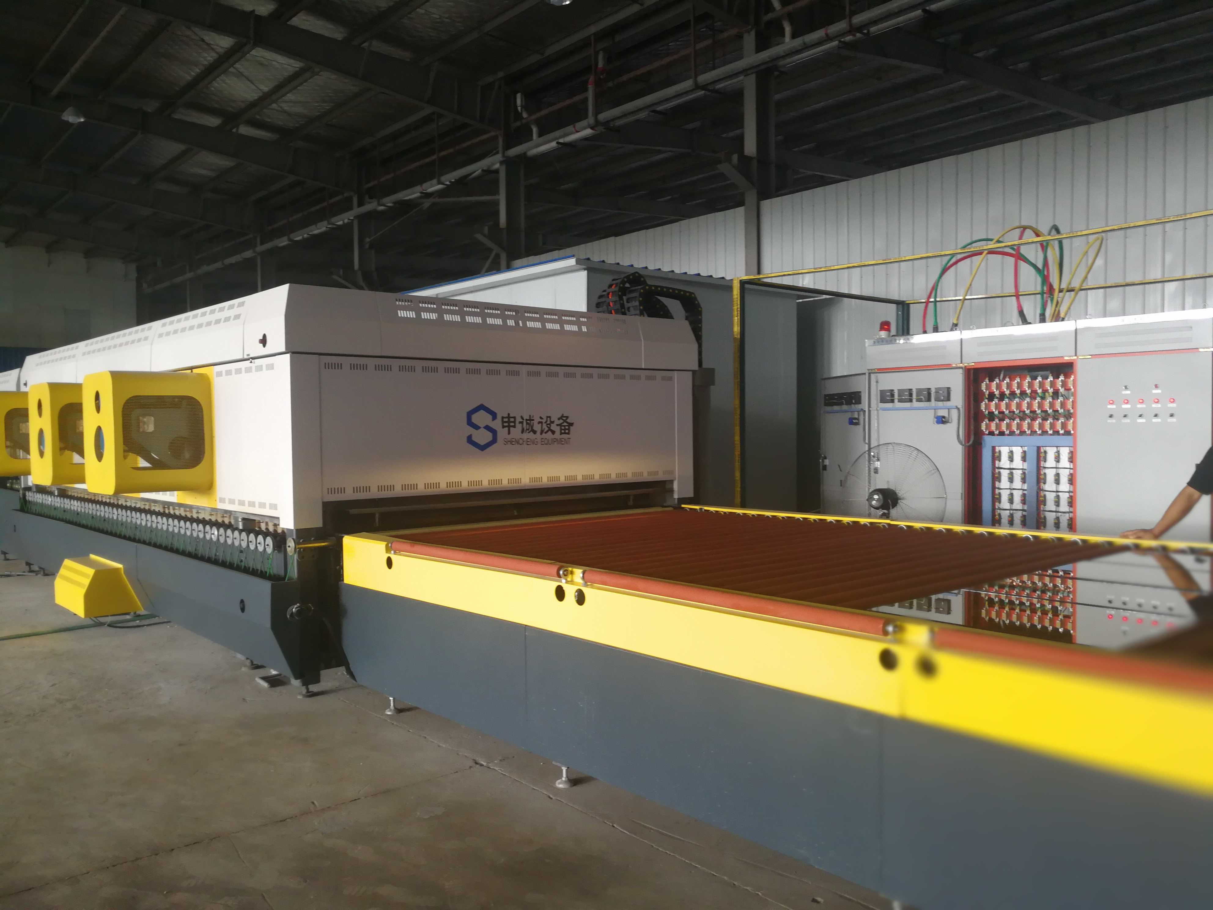 鋼化玻璃，言不合就變形！